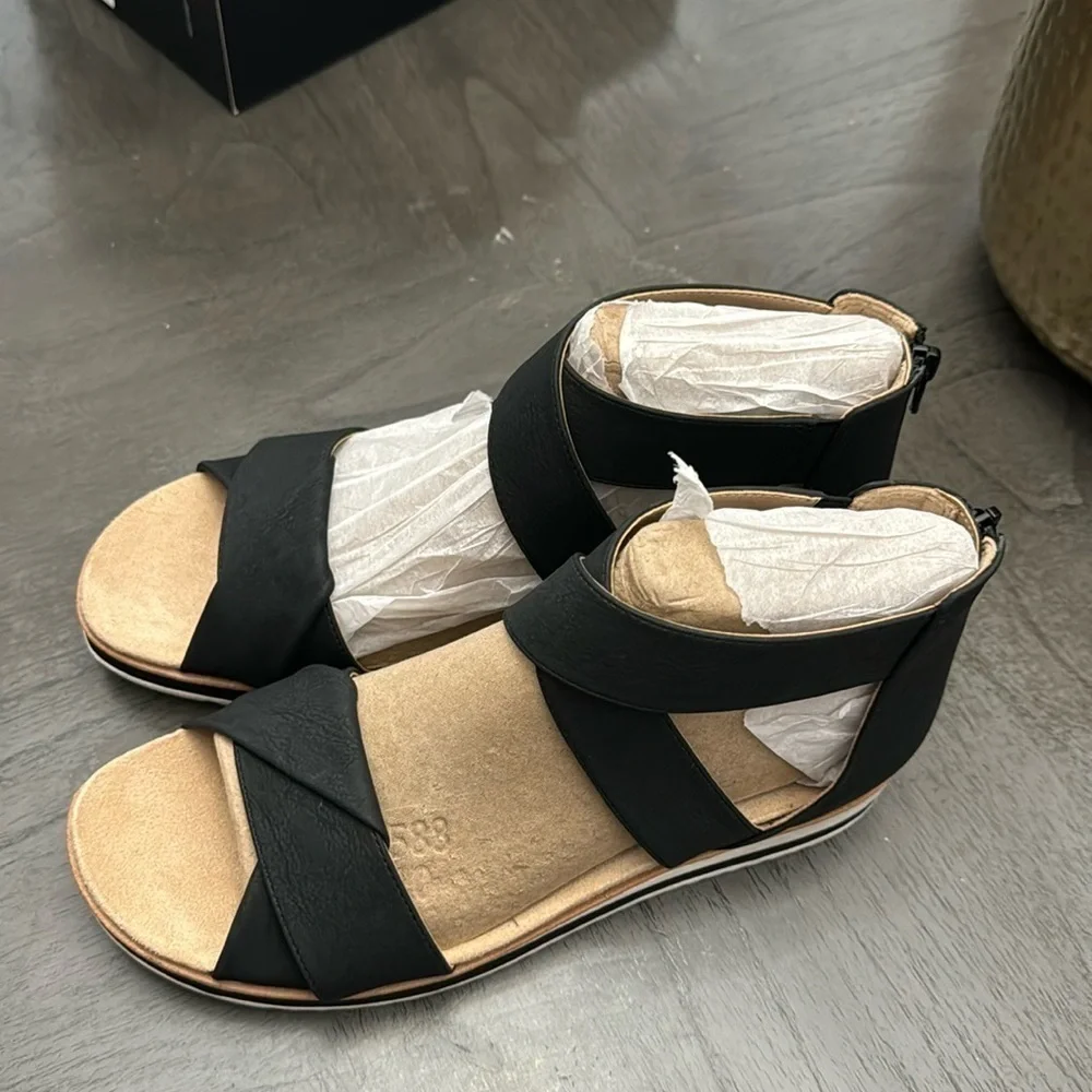 Life Stride Zoom Strappy Sandal